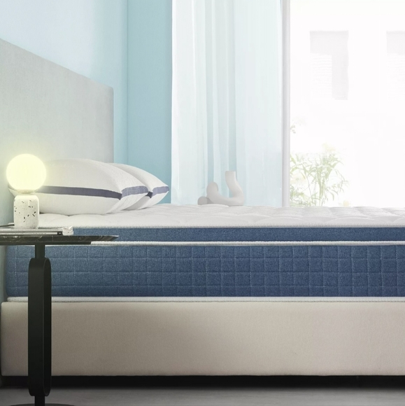 Mattress - Picture 4 of 10